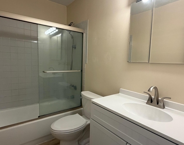 2230 Ne 56th Place - Photo Thumbnail 7