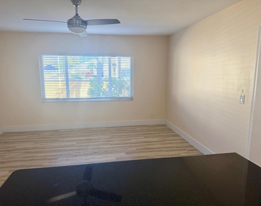 2230 Ne 56th Place - Photo Thumbnail 6