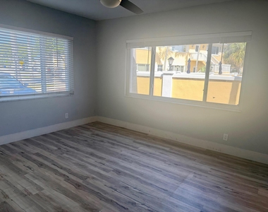2230 Ne 56th Place - Photo Thumbnail 11