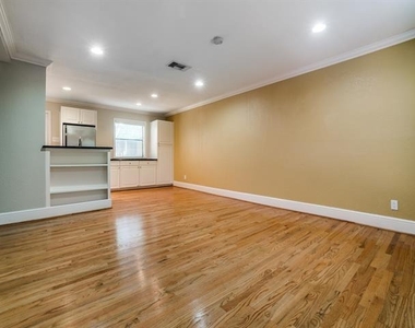 4118 Bowser Avenue - Photo Thumbnail 1