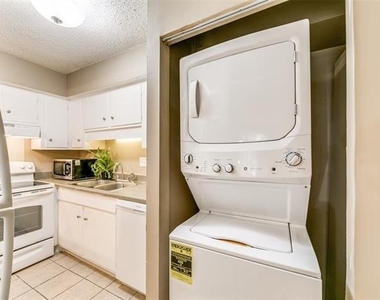 5322 Fleetwood Oaks Avenue - Photo Thumbnail 13
