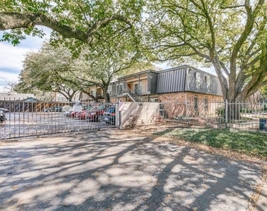 5322 Fleetwood Oaks Avenue - Photo Thumbnail 1
