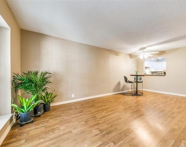 5322 Fleetwood Oaks Avenue - Photo Thumbnail 6