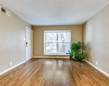 5322 Fleetwood Oaks Avenue - Photo Thumbnail 5