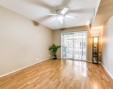 5322 Fleetwood Oaks Avenue - Photo Thumbnail 14