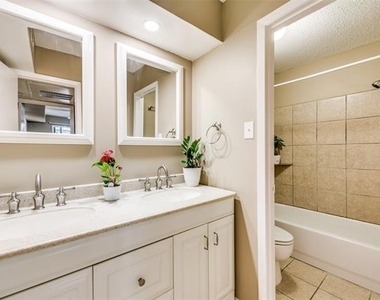 5322 Fleetwood Oaks Avenue - Photo Thumbnail 17