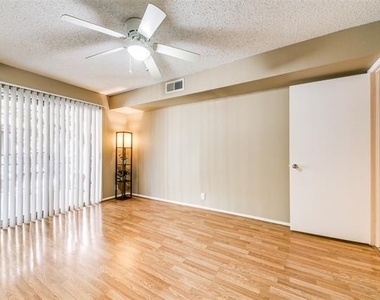 5322 Fleetwood Oaks Avenue - Photo Thumbnail 15