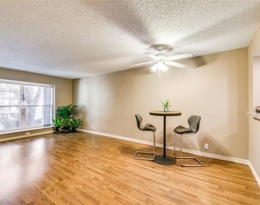 5322 Fleetwood Oaks Avenue - Photo Thumbnail 9