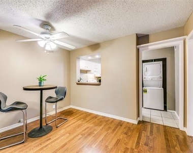 5322 Fleetwood Oaks Avenue - Photo Thumbnail 10