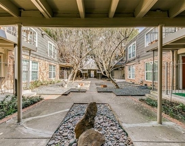 5322 Fleetwood Oaks Avenue - Photo Thumbnail 19