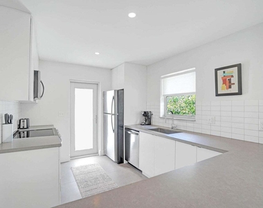 625 Ne 13th Avenue - Photo Thumbnail 16