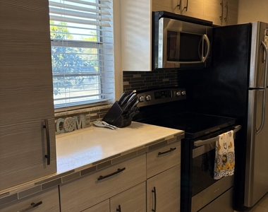 330 Ne 26th Avenue - Photo Thumbnail 2