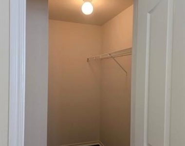 1001 Redwood Avenue - Photo Thumbnail 4