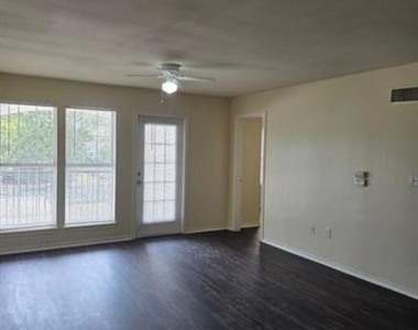 1001 Redwood Avenue - Photo Thumbnail 1
