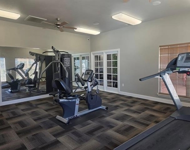 1001 Redwood Avenue - Photo Thumbnail 8