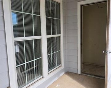 1001 Redwood Avenue - Photo Thumbnail 7