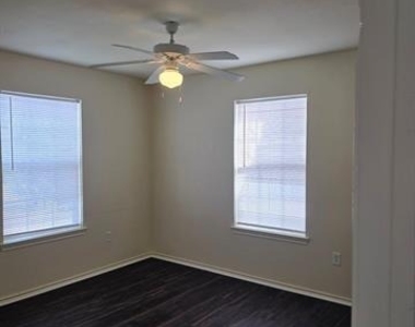 1001 Redwood Avenue - Photo Thumbnail 2