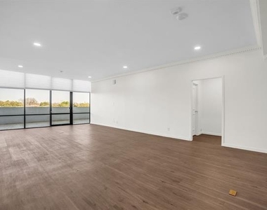 6335 W Northwest Highway - Photo Thumbnail 3