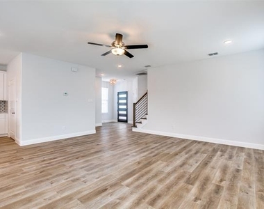3105 Chihuahua Avenue - Photo Thumbnail 4