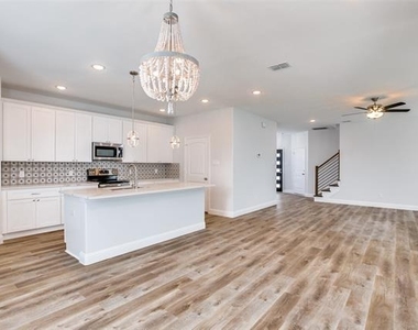 3105 Chihuahua Avenue - Photo Thumbnail 8