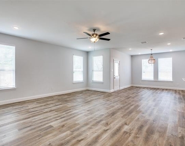 3105 Chihuahua Avenue - Photo Thumbnail 2