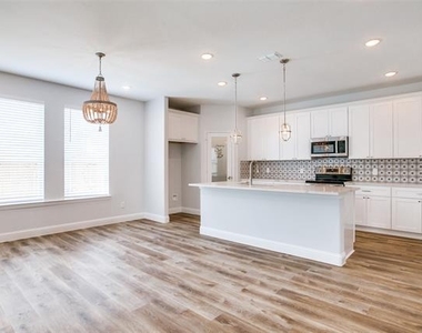 3105 Chihuahua Avenue - Photo Thumbnail 7