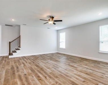 3105 Chihuahua Avenue - Photo Thumbnail 5