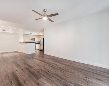 2421 Ne 65th Street - Photo Thumbnail 3