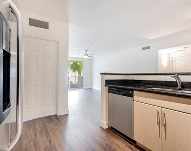 2421 Ne 65th Street - Photo Thumbnail 11