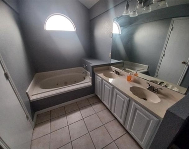 2315 Cuesta Lane - Photo Thumbnail 14