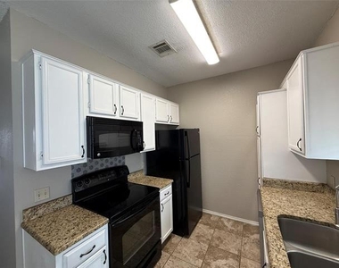 1342 Park Avenue - Photo Thumbnail 6