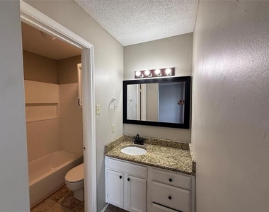 1342 Park Avenue - Photo Thumbnail 14