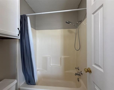 1342 Park Avenue - Photo Thumbnail 12