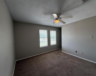 1342 Park Avenue - Photo Thumbnail 8