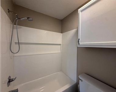 1342 Park Avenue - Photo Thumbnail 4
