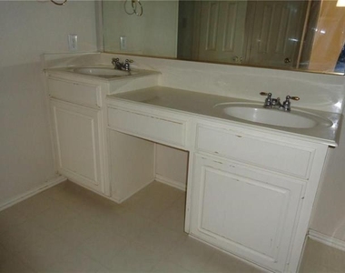 2027 Wimbledon Drive - Photo Thumbnail 8