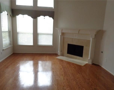 2027 Wimbledon Drive - Photo Thumbnail 4