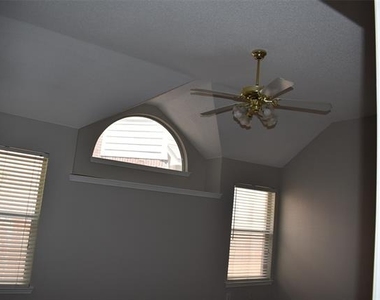 2027 Wimbledon Drive - Photo Thumbnail 11
