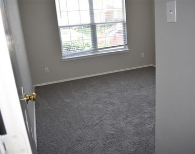 2027 Wimbledon Drive - Photo Thumbnail 24