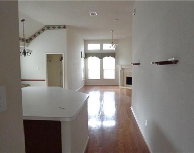 2027 Wimbledon Drive - Photo Thumbnail 3