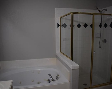 2027 Wimbledon Drive - Photo Thumbnail 14