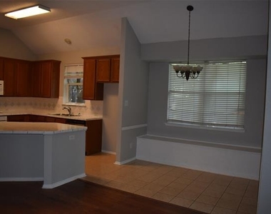 2027 Wimbledon Drive - Photo Thumbnail 9