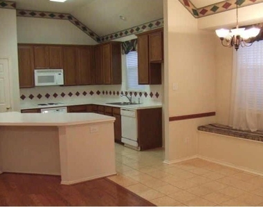 2027 Wimbledon Drive - Photo Thumbnail 2