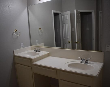 2027 Wimbledon Drive - Photo Thumbnail 13
