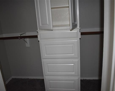 2027 Wimbledon Drive - Photo Thumbnail 15