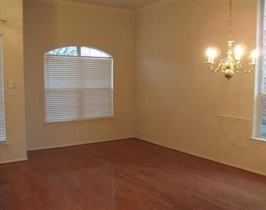 2027 Wimbledon Drive - Photo Thumbnail 7
