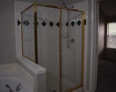 2027 Wimbledon Drive - Photo Thumbnail 16