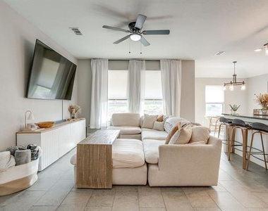 5617 Kilpatrick Avenue - Photo Thumbnail 4