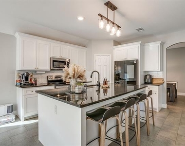 5617 Kilpatrick Avenue - Photo Thumbnail 13