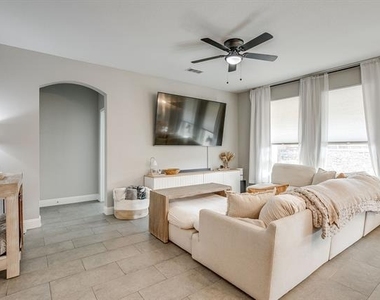 5617 Kilpatrick Avenue - Photo Thumbnail 5